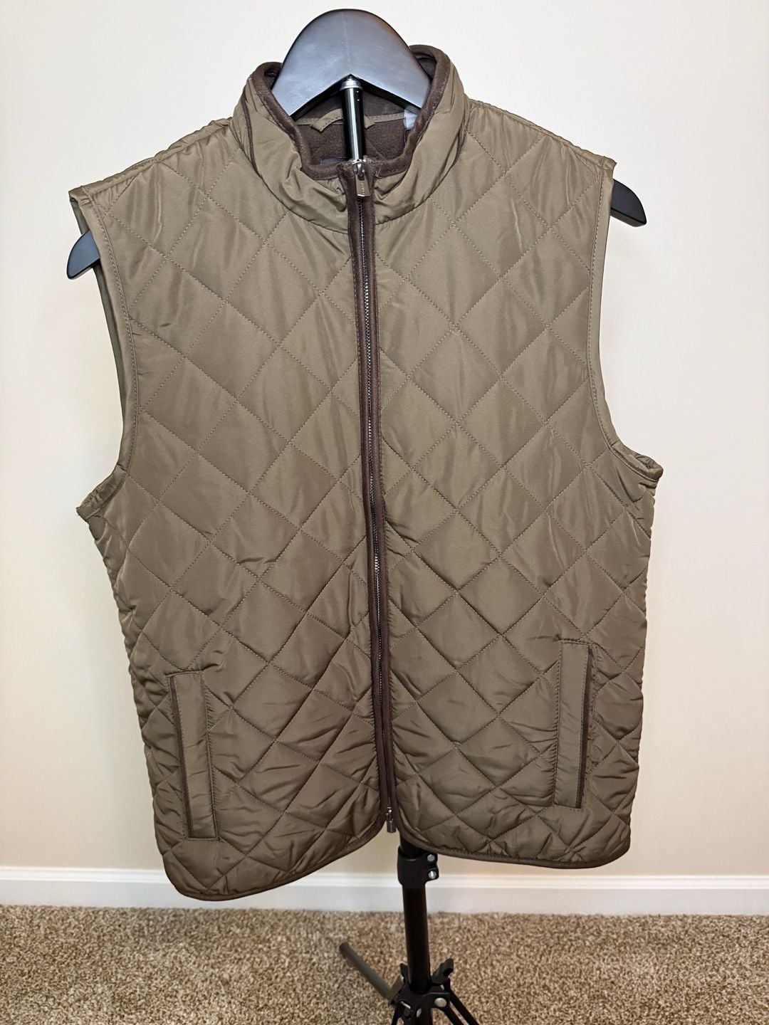 Tahari Quilted Women’s Vest Size S/P Chocolate Brown
